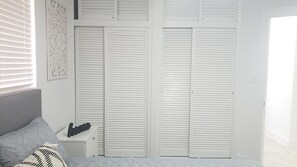 2 bedrooms, iron/ironing board, free WiFi, bed sheets - ⋙2 BR APT, Minutes Away From The Beach & Casino (Hollywood)