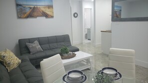 Smart TV - ⋙2 BR APT, Minutes Away From The Beach & Casino (Hollywood)