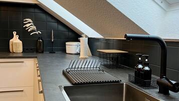 Réfrigérateur, four, plaque de cuisson, lave-vaisselle