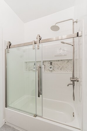 Combined shower/bathtub, hair dryer, towels, soap - Yellowstone Station - Game Room & Home Theater (Idaho Falls)