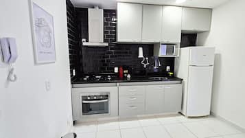 Deluxe Apartment - Room 401 | Private kitchen | Full-sized fridge, oven, stovetop, toaster