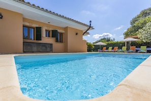 Pool - Quiet villa with 4 bedrooms, 2 bathrooms, barbecue, wifi and pool (Inca)