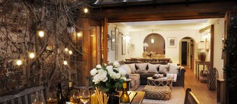 Dolls House - Luxury Townhouse - From 400 Per Night