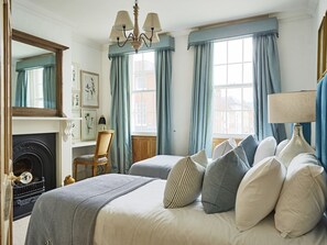 House | 5 bedrooms - Dolls House - Luxury Townhouse - From 400 Per Night (Henley-on-Thames)