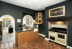 House | 5 bedrooms - Dolls House - Luxury Townhouse - From 400 Per Night (Henley-on-Thames)