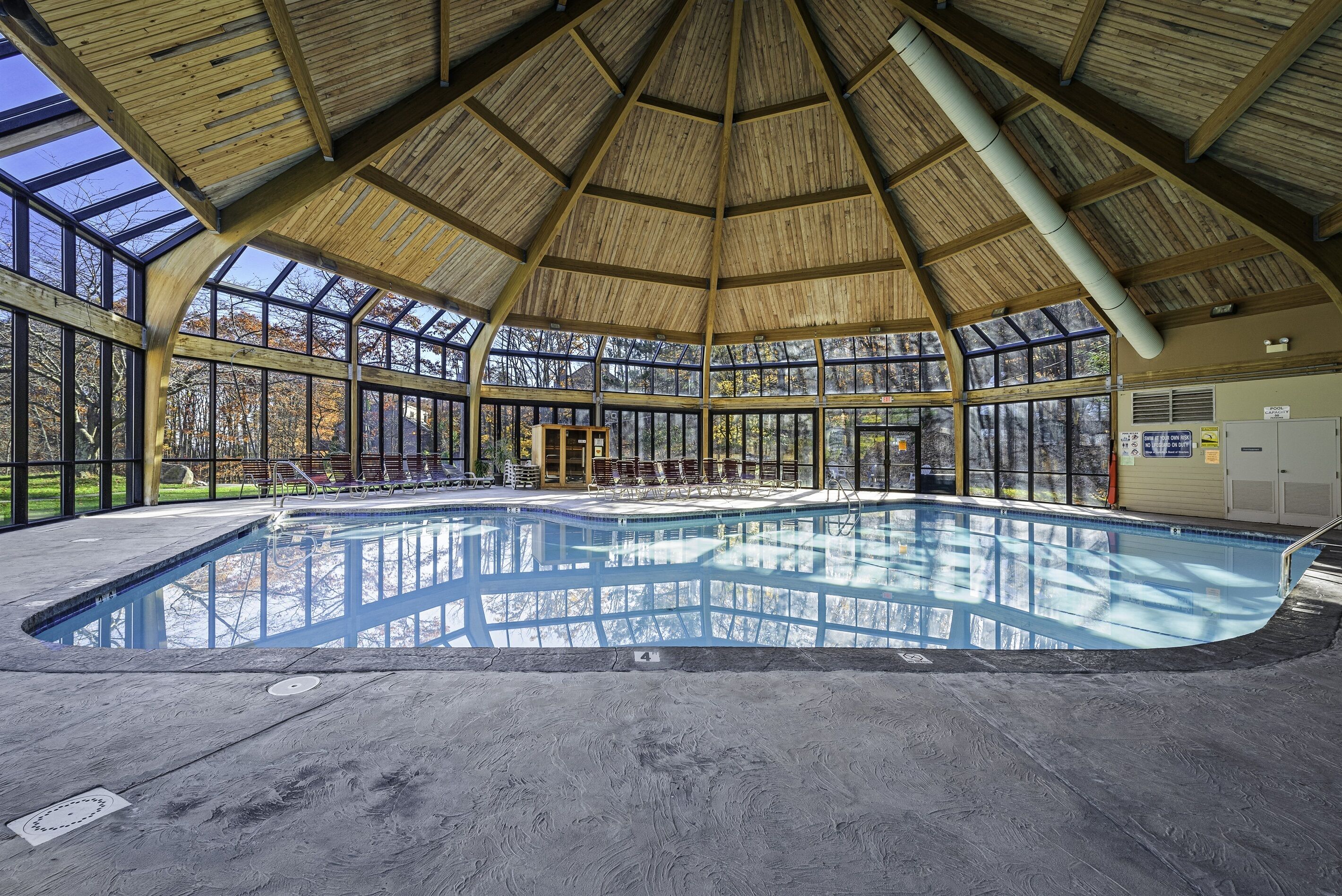 Piscina coperta, una piscina riscaldata