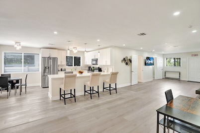 Luxury Villa with Heated Pool close to Beach