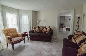 Smart-TV, stereoanlegg og kontorer