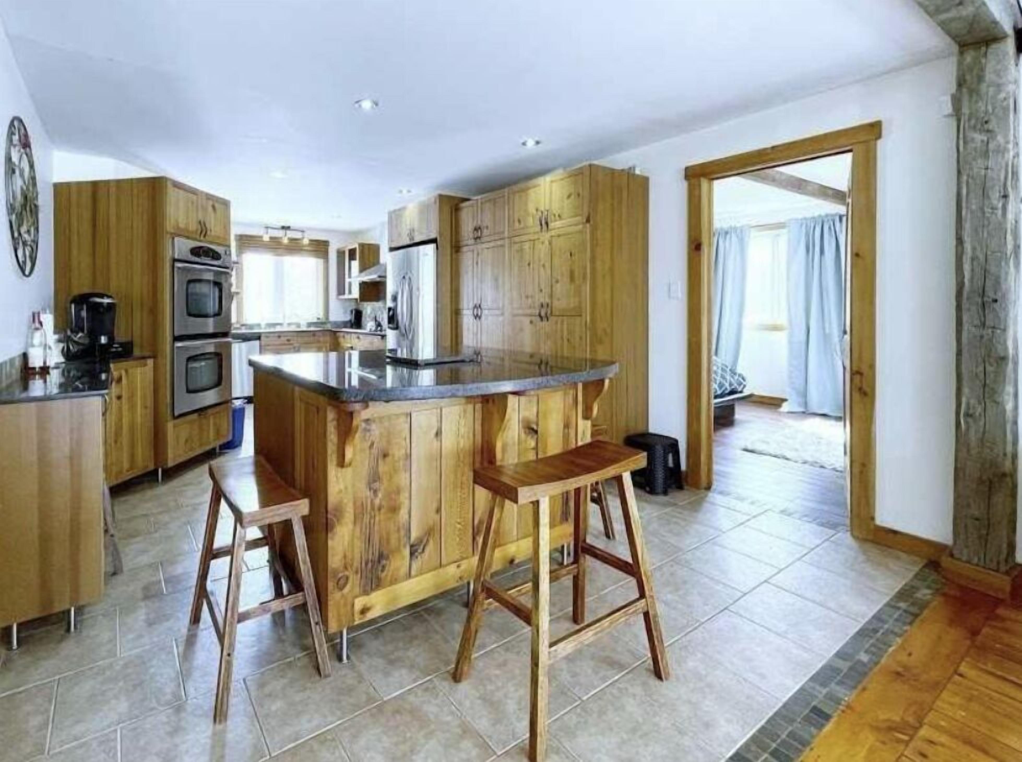 Micro-ondes, four, plaque de cuisson