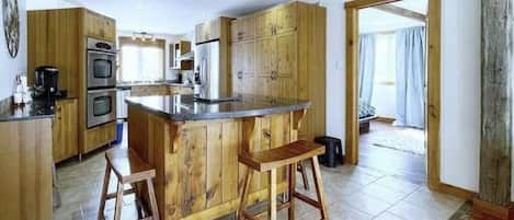 Four Ă micro-ondes, un four, surface de cuisson