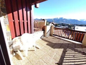 Property grounds - Fully equipped studio PRIVATE PARKING SPACE in the dry With South facing terrace (Bolquère)
