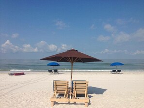 Liegestühle, Strandtücher