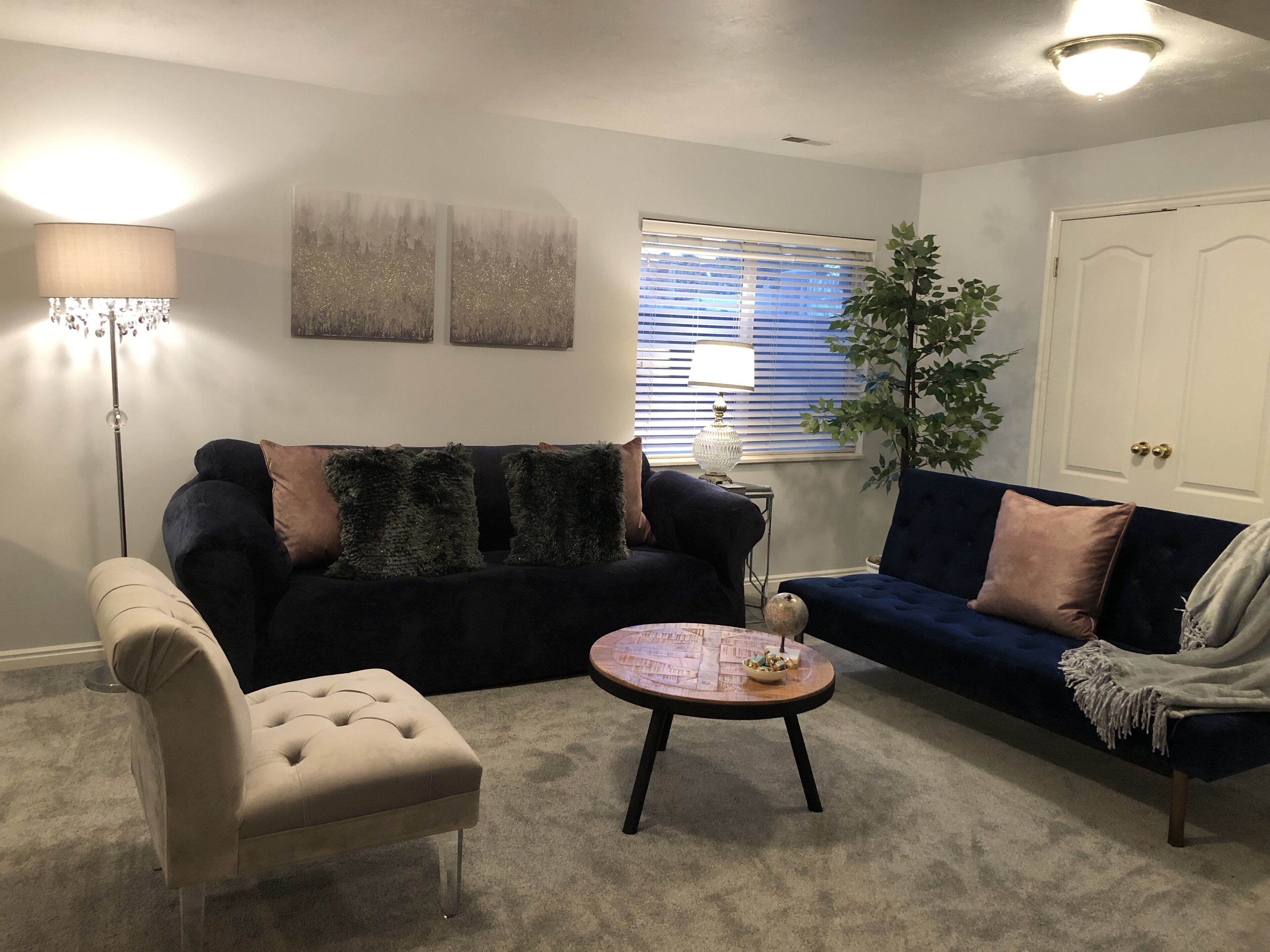Skiers delight Kitchen, 1.5 bath, laundry, sleeps 4, newly remodeled