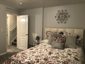 2 bedrooms, free WiFi, bed sheets - Skiers delight Kitchen, 1.5 bath, laundry, sleeps 4, newly remodeled (Millcreek)