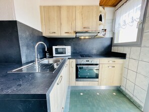 Kühlschrank, Mikrowelle, Ofen, Geschirrspüler