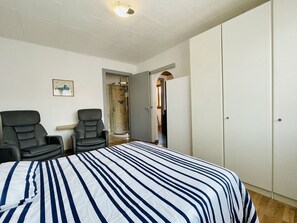1 bedroom, iron/ironing board, free WiFi
