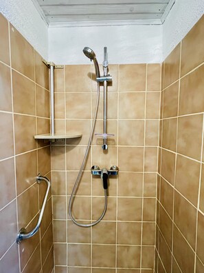 Douche, serviettes fournies