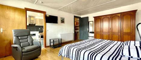 1 bedroom, iron/ironing board, free WiFi