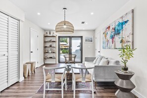 Smart TV - Historic house, heart of Miami. Heated pool & jacuzzi. Walk to Marlins Park (Miami)