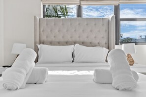 6 bedrooms, iron/ironing board, free WiFi, bed sheets - Historic house, heart of Miami. Heated pool & jacuzzi. Walk to Marlins Park (Miami)