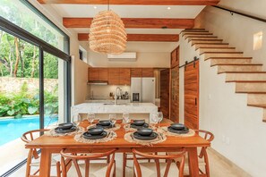 아파트, 수영장 이용 | 거실 공간