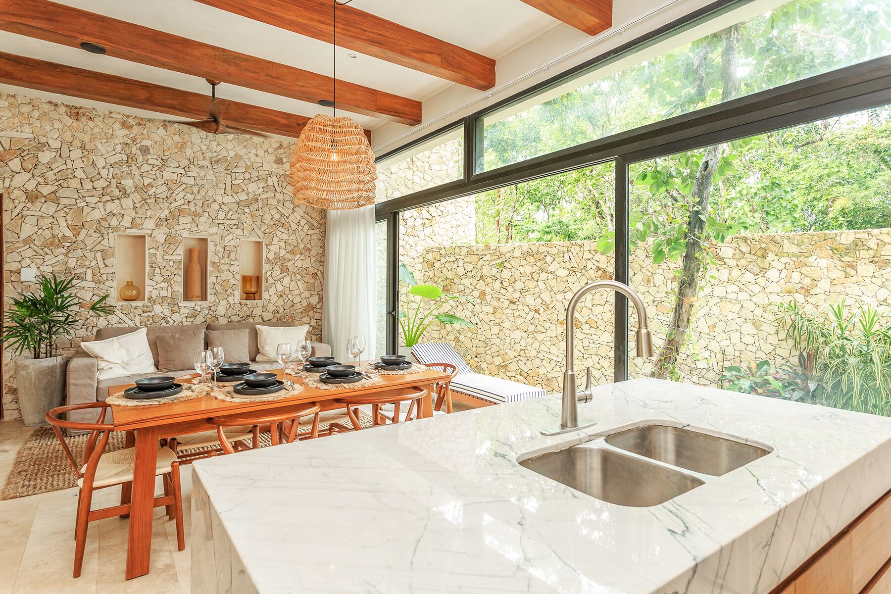 아파트, 수영장 이용 | 거실 공간