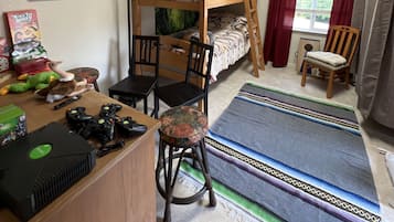 2 bedrooms, desk, free WiFi, bed sheets