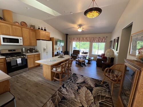 Rural home wheelchair accessible, pet friendly close to River & lake & I-80.