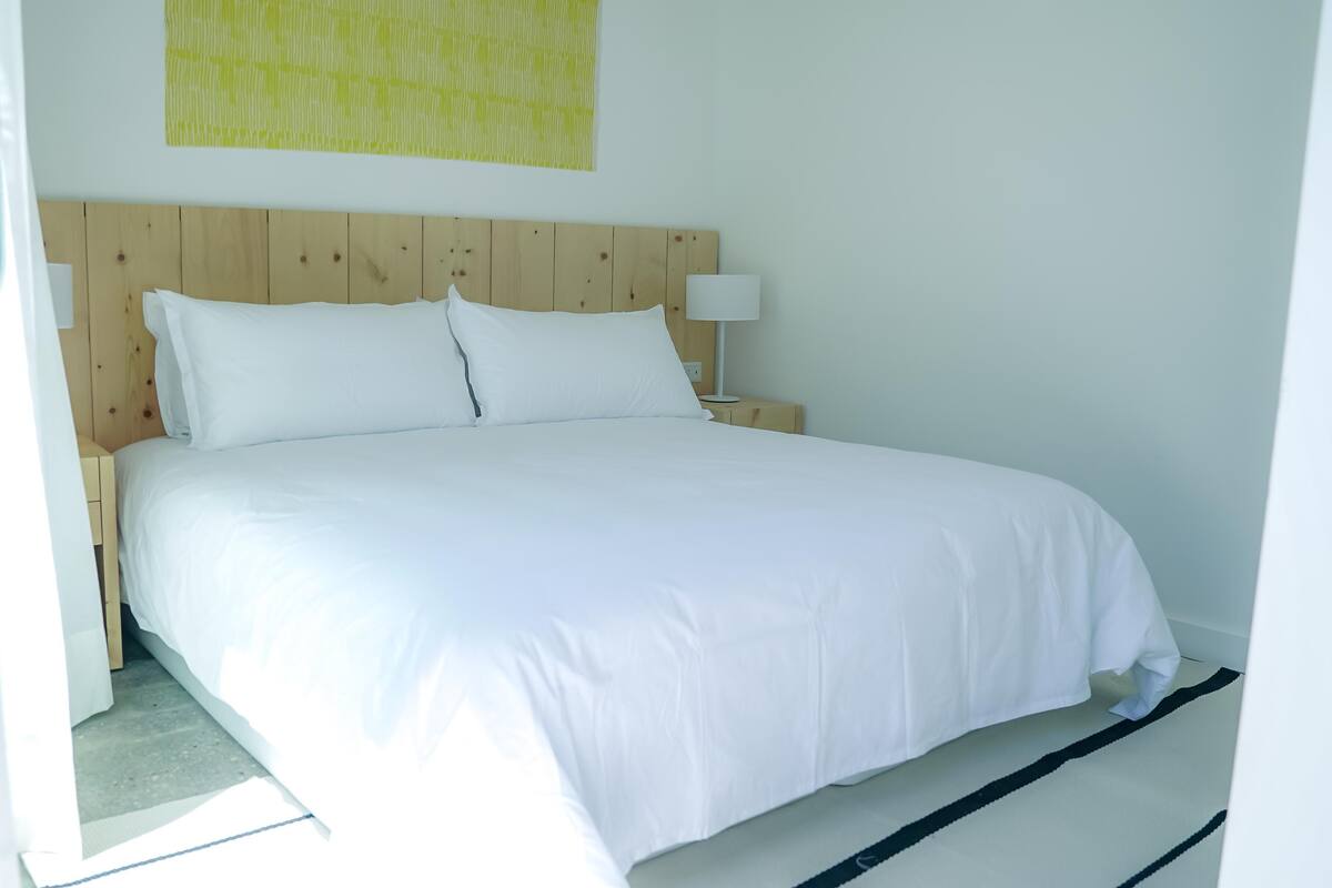 Egyptian cotton sheets, premium bedding, down comforters, in-room safe