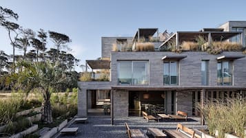 Breakfast, lunch and dinner served