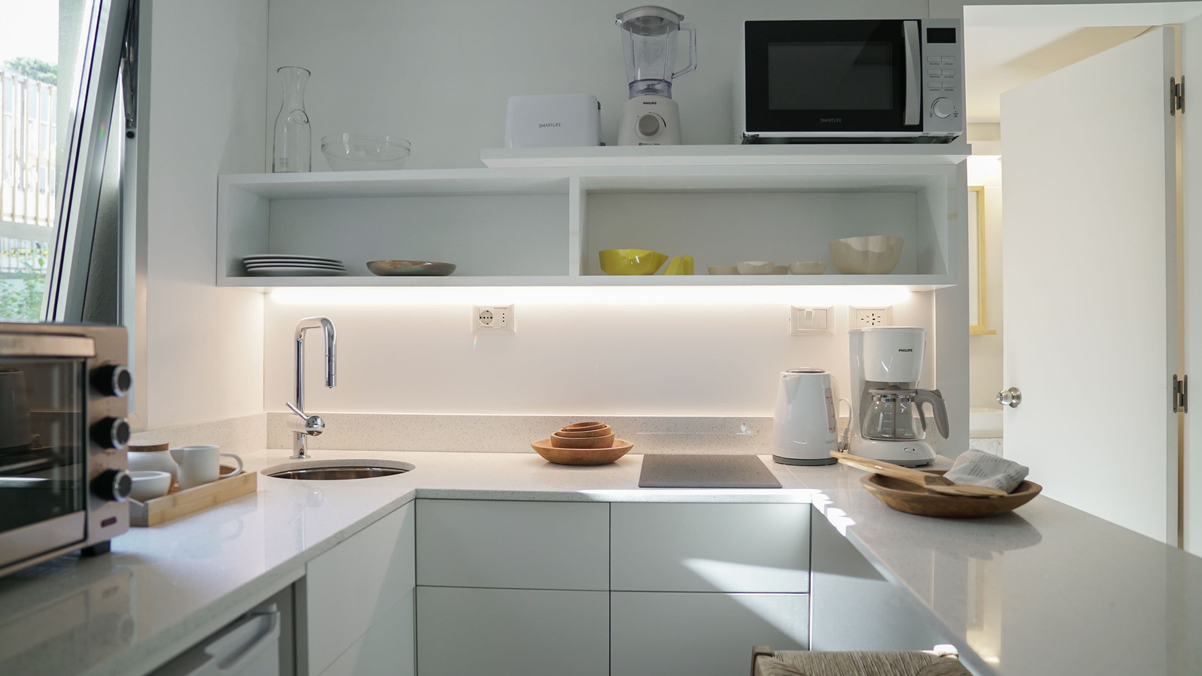 exclusive studio | private kitchen | fridge, microwave, oven, stovetop