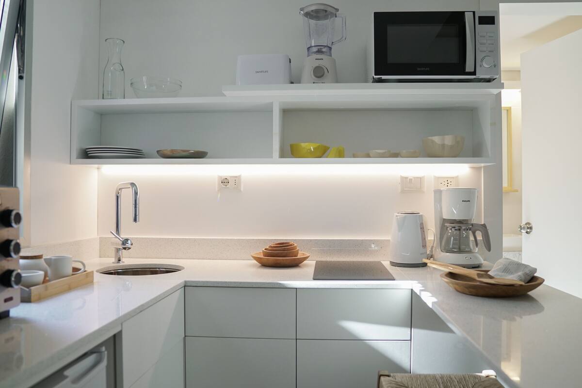 exclusive studio | private kitchen | fridge, microwave, oven, stovetop