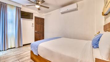1 bedroom, in-room safe, iron/ironing board, free WiFi
