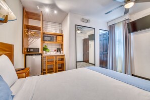 1 bedroom, in-room safe, iron/ironing board, free WiFi