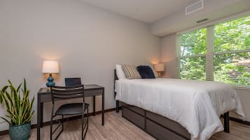 4 bedrooms, desk, iron/ironing board, free WiFi