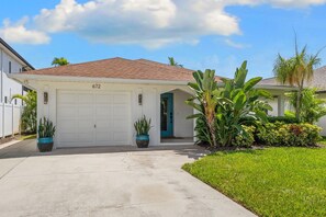 Exterior - 672 Casa Palmera - 3BD Heated Pool Home-Mins2Beach (Naples)