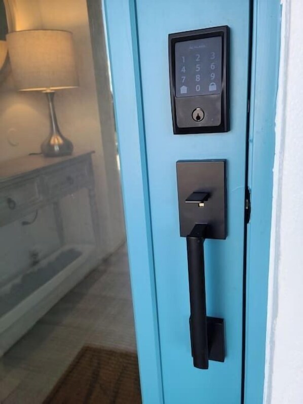 A blue door with a keypad lock and a keyhole. - 672 Casa Palmera - 3BD Heated Pool Home-Mins2Beach (Naples)