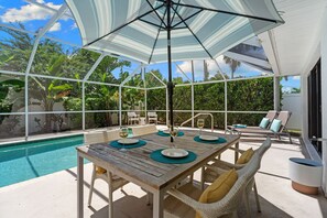 Outdoor dining - 672 Casa Palmera - 3BD Heated Pool Home-Mins2Beach (Naples)