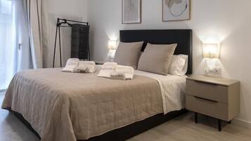 2 habitaciones, tabla de planchar con plancha, internet y ropa de cama