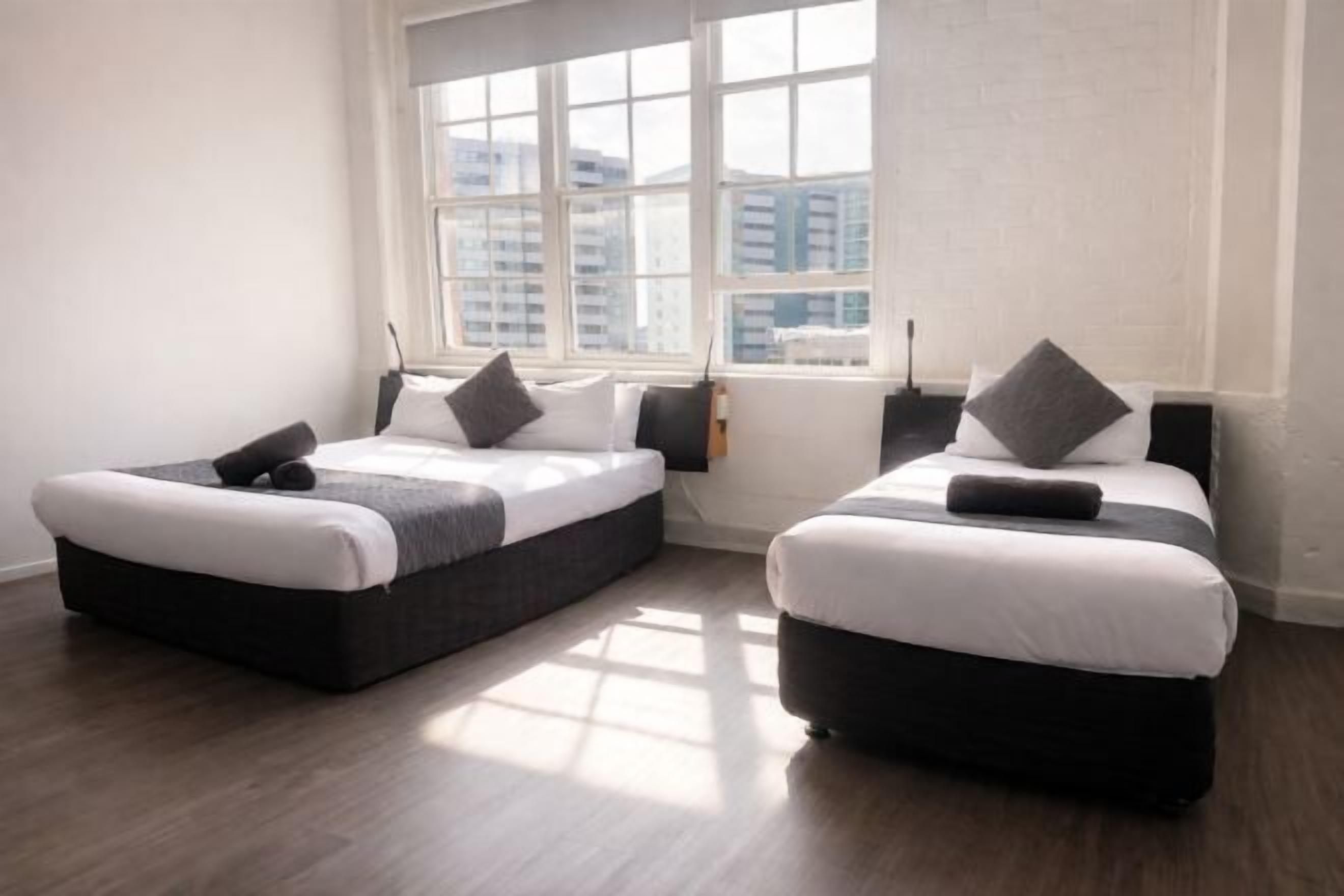 Desk, soundproofing, free WiFi, bed sheets