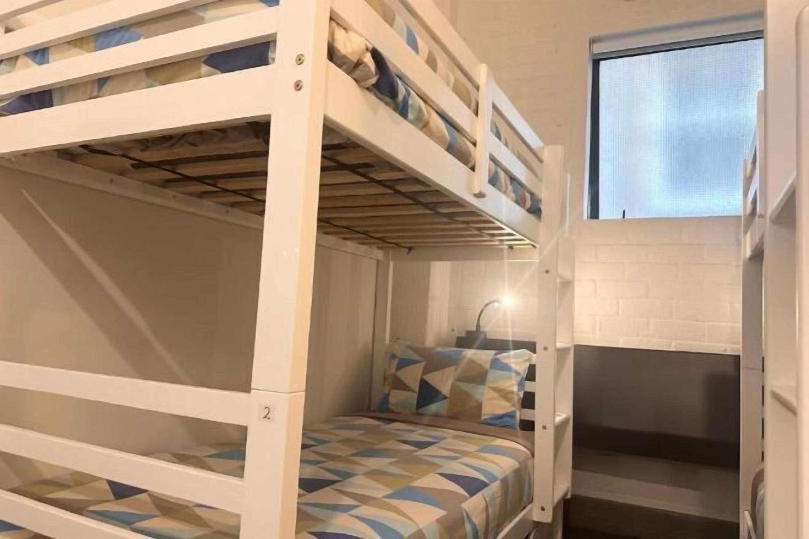 Desk, soundproofing, free WiFi, bed sheets