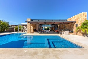 Piscine extérieure, piscine chauffée