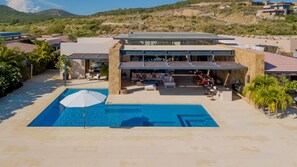 Piscine extérieure, piscine chauffée