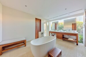 Bathtub, hair dryer, towels, soap - Golf course ,marina , private beach , great food ,charming San Jose town (San José del Cabo)