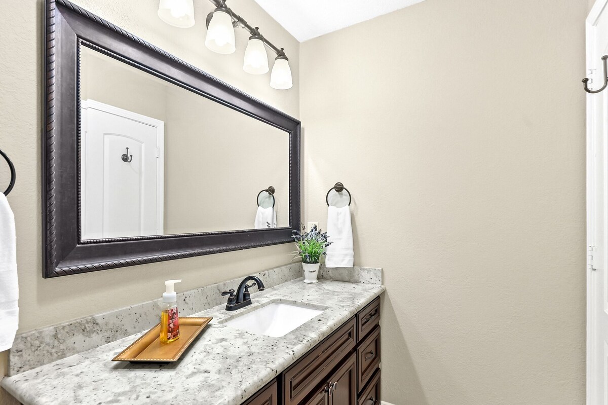 Photo 15 of Pet Friendly Home in Garden Oaks/Forest Oak area Lrg 4 Bedroom Home
