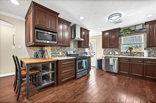 Pet Friendly Home in Garden Oaks/Forest Oak area Lrg 4 Bedroom Home