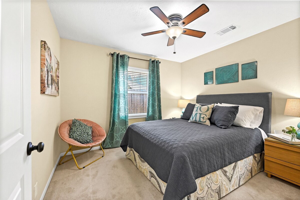 Photo 18 of Pet Friendly Home in Garden Oaks/Forest Oak area Lrg 4 Bedroom Home