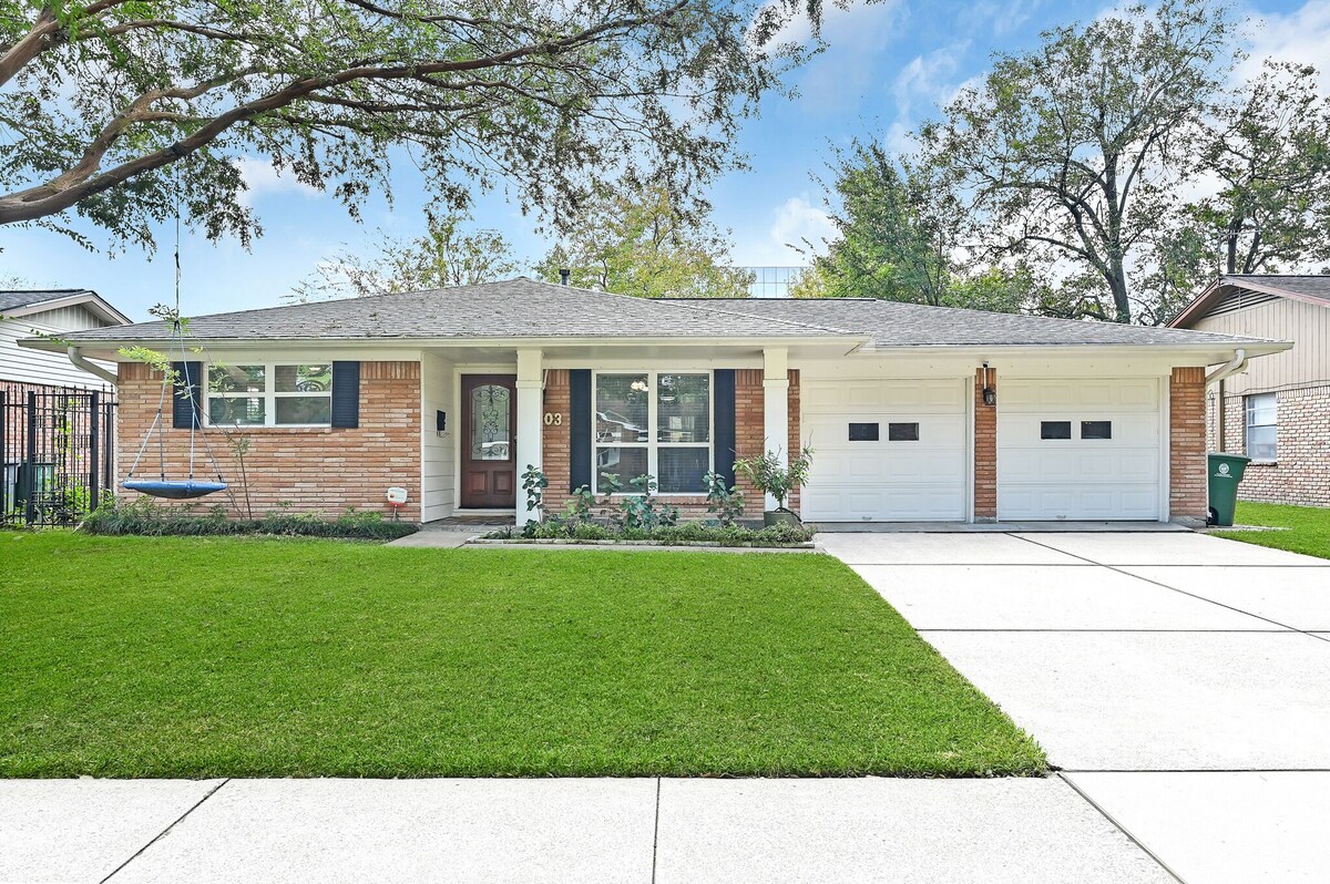 Photo 3 of Pet Friendly Home in Garden Oaks/Forest Oak area Lrg 4 Bedroom Home