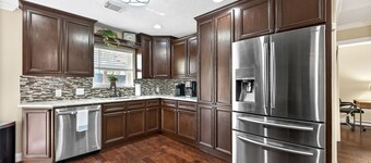 Pet Friendly Home in Garden Oaks/Forest Oak area Lrg 4 Bedroom Home