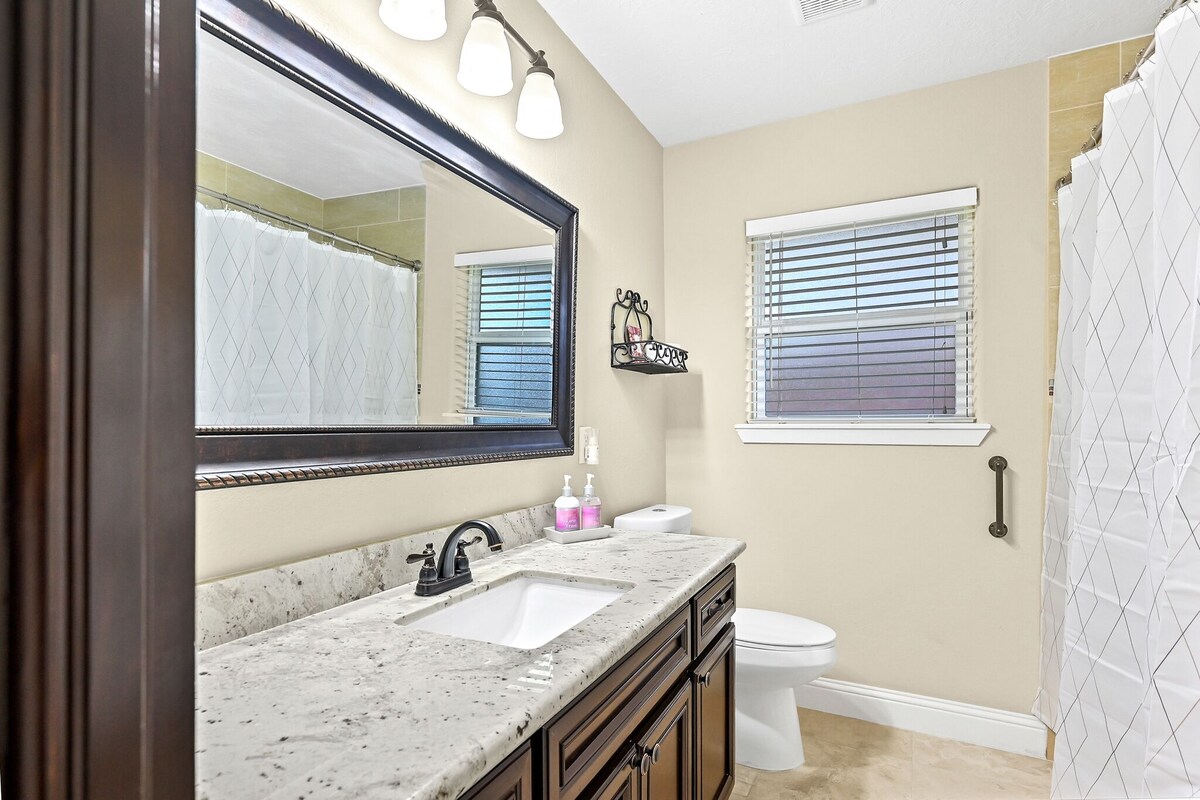 Photo 21 of Pet Friendly Home in Garden Oaks/Forest Oak area Lrg 4 Bedroom Home
